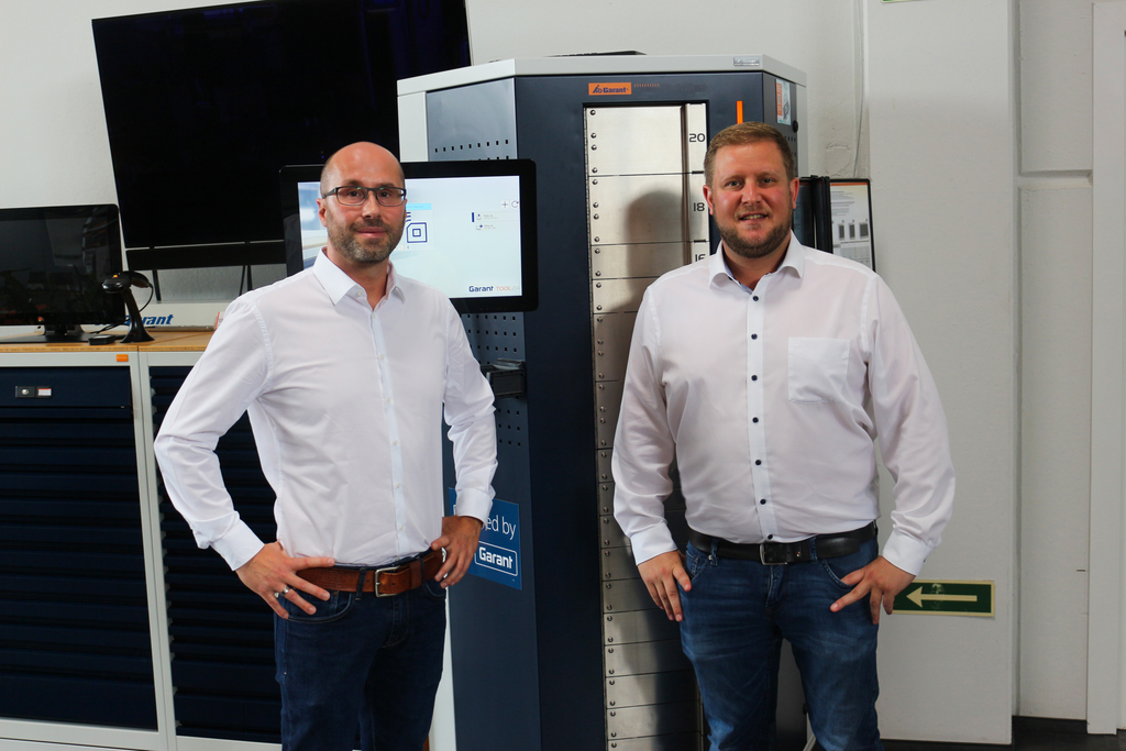 Michael Forschbach (Head of IT of Gödde GmbH) and Florian Hammer (Area Sales Manager West/Mid of Data Center Group)
