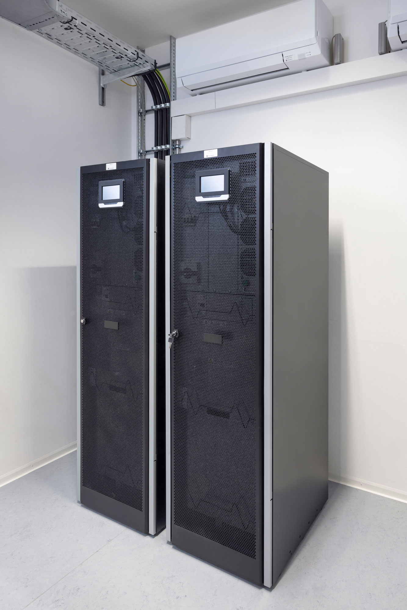 Zweigliedriger DC IT Container Schwarz